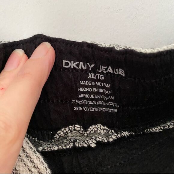 DKNY Jeans Women’s Gray Knit Running Shorts size XL - Picture 2 of 3